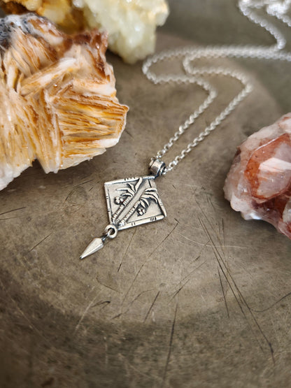 The Split Palm Necklace