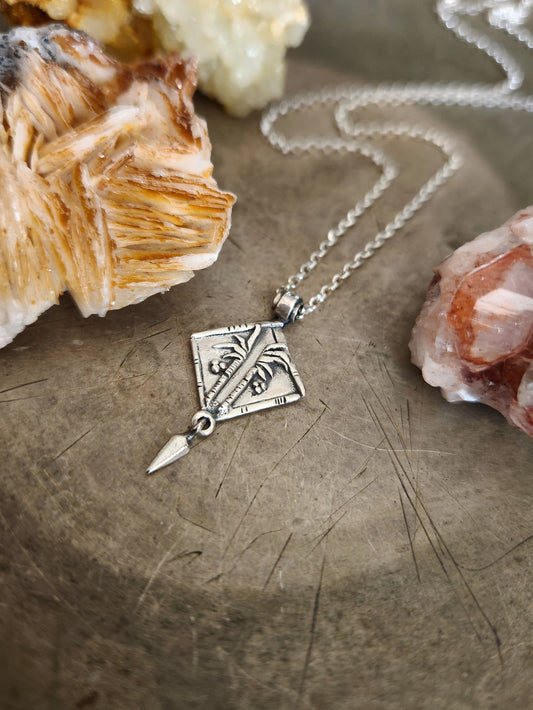 The Split Palm Necklace
