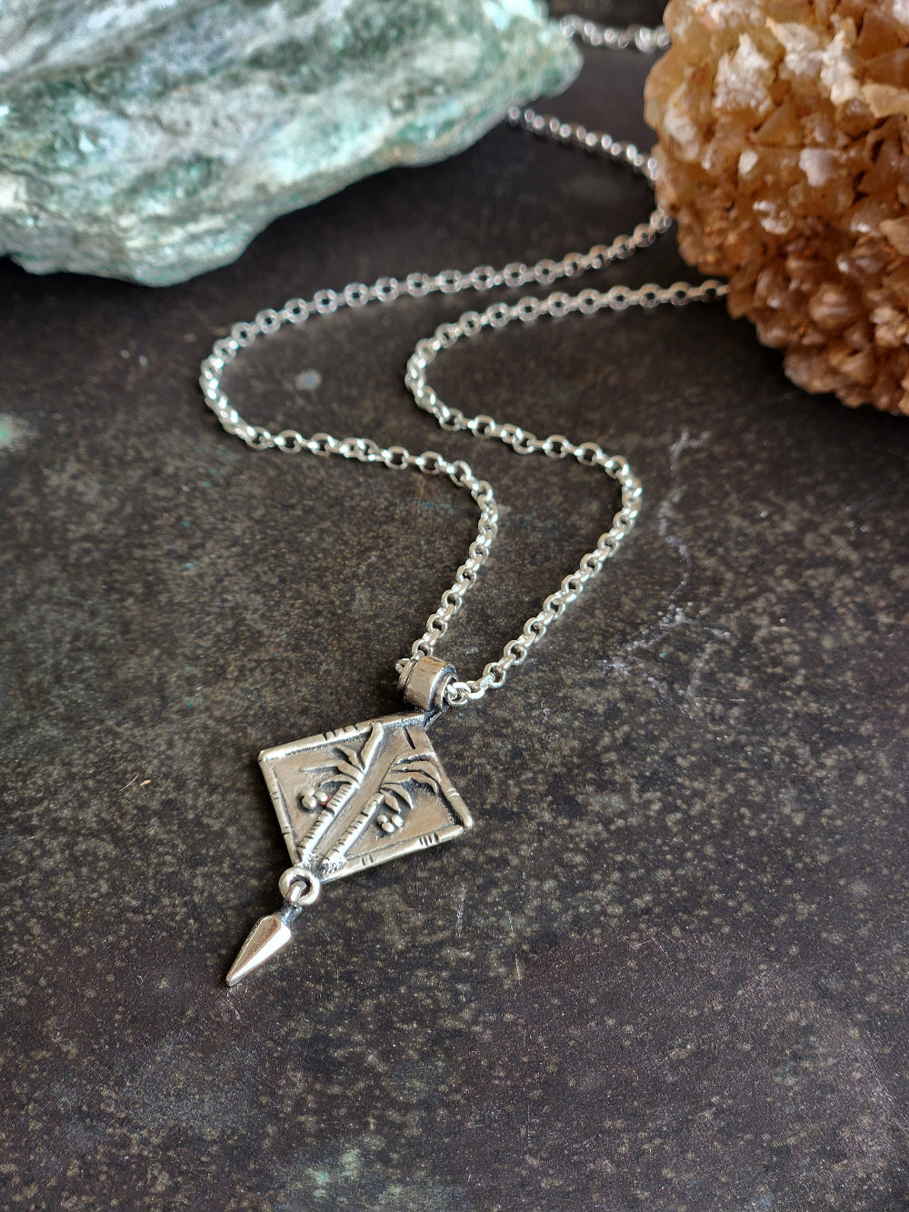 The Split Palm Necklace