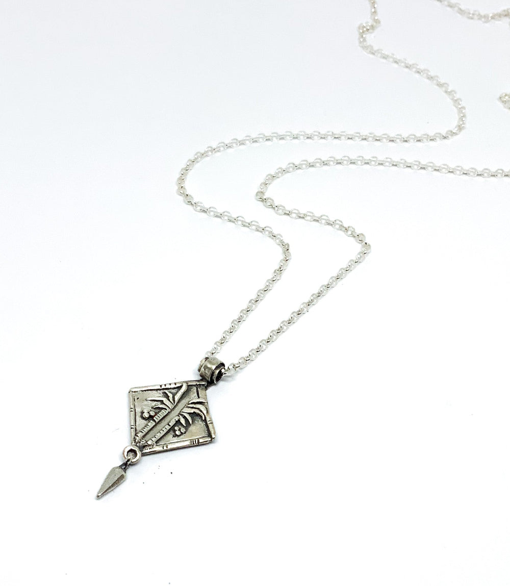 The Split Palm Necklace